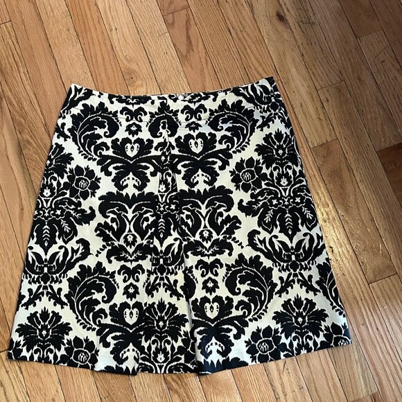 LOFT Dresses & Skirts - Ann Taylor LOFT A-line, Black & White Damask Print‎ Pleated Skirt Size 8